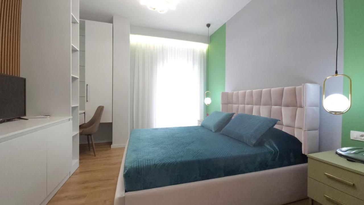 999 Apartment *